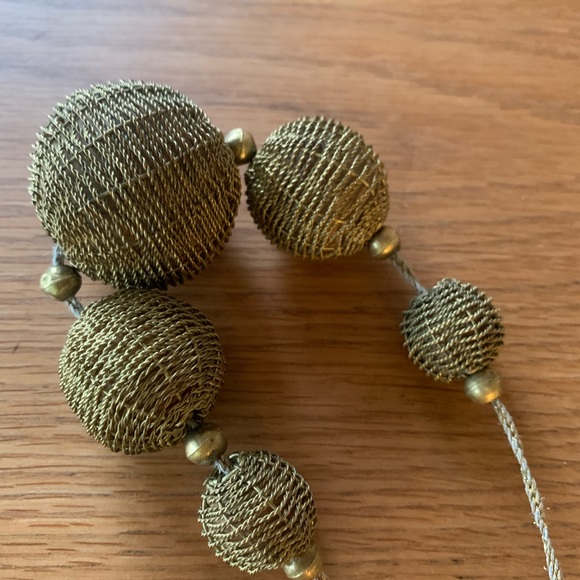 Vintage Gold Tone Wire Bauble Necklace - Picture 2 of 5